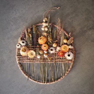 Jute meadow hoop with dried flowers in peach and white shades - SOLD