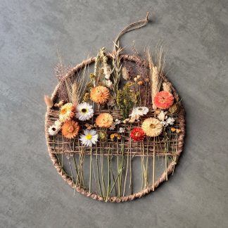 Jute meadow hoop with dried flowers in peach and white shades